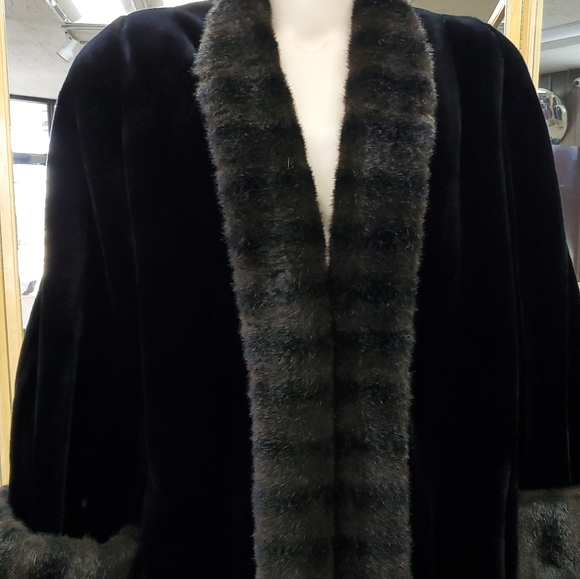 Olympia Faux Fur Coat - Picture 5 of 7